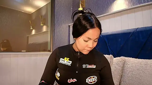 EmilyQueen3x online show from February 22, 2026, 2:08 pm