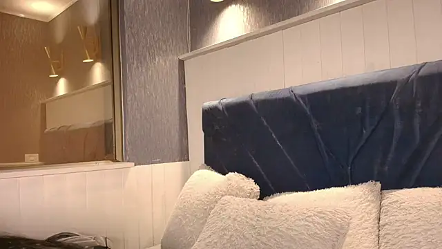 EmilyQueen3x online show from March 18, 2026, 3:03 pm