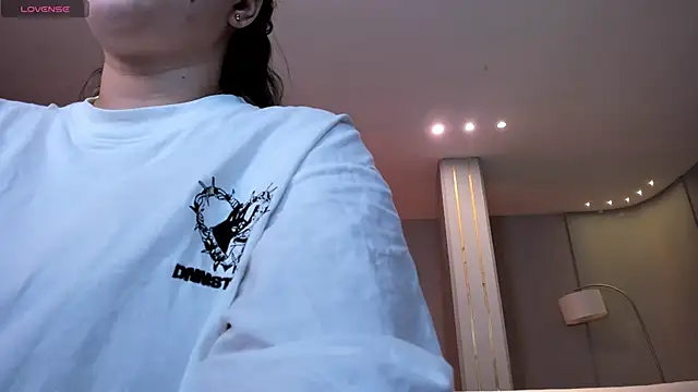 Snapshot of MartinnaBonnet chatting on March 22, 2025, 10:28 am MartinnaBonnet online show from March 22, 2025, 10:28 am