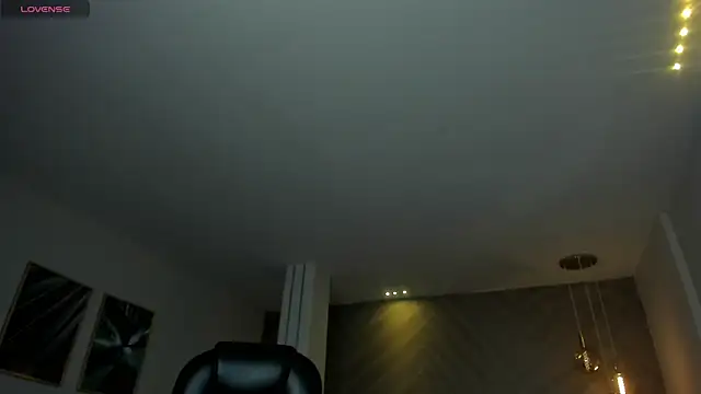 Snapshot of MartinnaBonnet chatting on November 18, 2025, 10:07 am MartinnaBonnet online show from November 18, 2025, 10:07 am