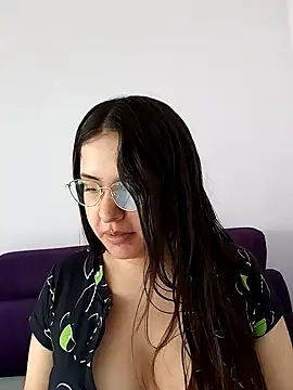 Snapshot of MiaLaurenzz chatting on October 19, 2025, 8:44 pm MiaLaurenzz online show from October 19, 2025, 8:44 pm