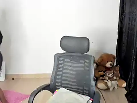 Snapshot of _Hello_Titty_ chatting on February 25, 2025, 12:47 am Hello Titty online show from February 25, 2025, 12:47 am