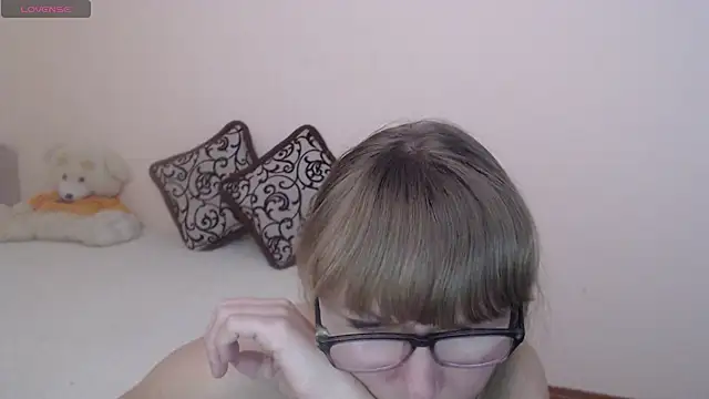 Snapshot of MargotLot chatting on December 8, 2024, 5:17 am MargotLot online show from December 8, 2024, 5:17 am