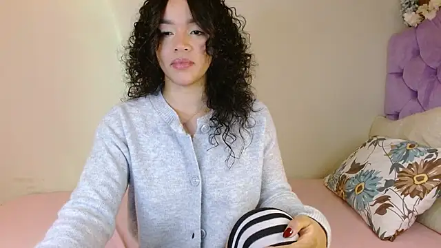 kiarablue online show from June 3, 2026, 2:12 am
