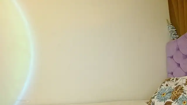 kiarablue online show from April 15, 2026, 2:06 am