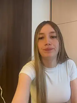 Snapshot of horny__molly_ chatting on June 27, 2026, 4:35 pm horny molly online show from June 27, 2026, 4:35 pm