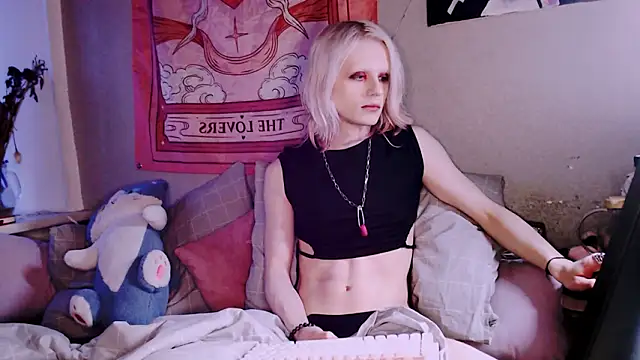 Alien Bella online show from February 2, 2026, 2:16 pm