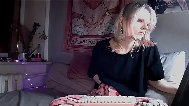 Alien Bella online show from March 14, 2026, 9:10 pm