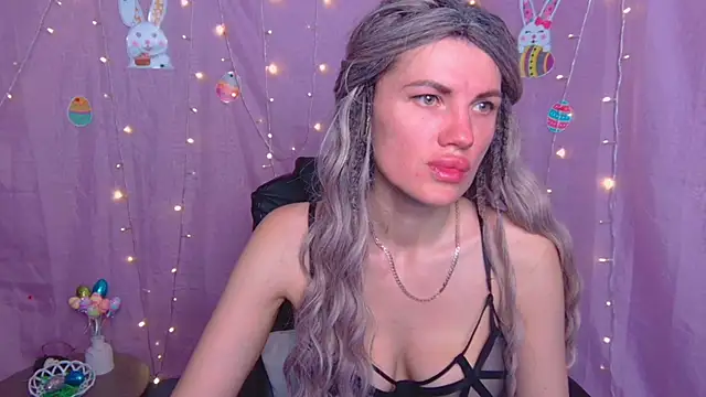 MilaLoona online show from April 11, 2026, 6:32 am