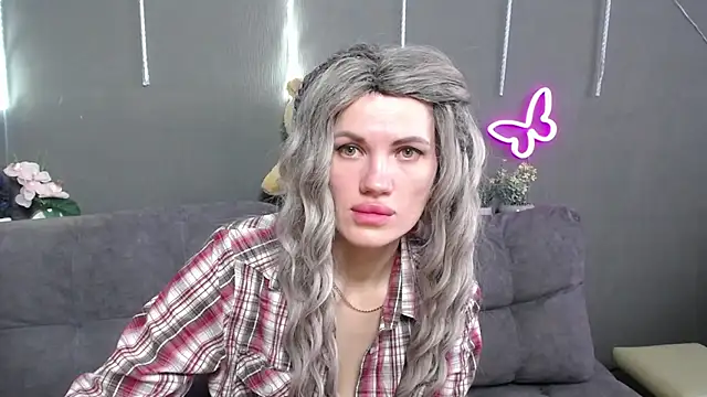 MilaLoona online show from March 26, 2026, 7:50 am