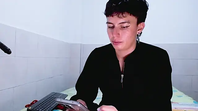 Cocain Atenea online show from April 13, 2026, 8:35 pm