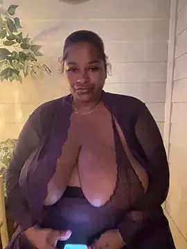 Snapshot of BigFineSelena chatting on October 11, 2025, 11:50 pm BigFineSelena online show from October 11, 2025, 11:50 pm