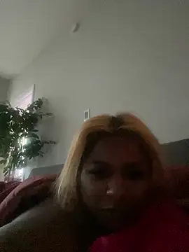 Snapshot of BigFineSelena chatting on February 14, 2025, 8:37 pm BigFineSelena online show from February 14, 2025, 8:37 pm