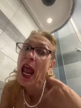 Snapshot of adella13 chatting on January 21, 2025, 9:24 am adella13 online show from January 21, 2025, 9:24 am