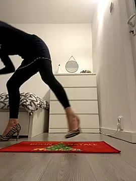 Snapshot of adella13 chatting on December 21, 2025, 8:09 pm adella13 online show from December 21, 2025, 8:09 pm