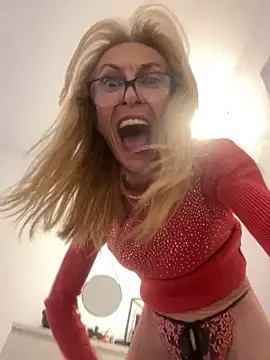 Snapshot of adella13 chatting on December 22, 2024, 10:17 am adella13 online show from December 22, 2024, 10:17 am