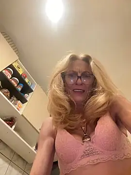 Snapshot of adella13 chatting on January 17, 2025, 2:28 pm adella13 online show from January 17, 2025, 2:28 pm