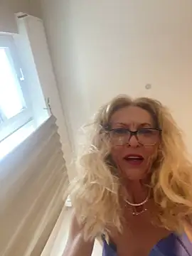 Snapshot of adella13 chatting on January 9, 2025, 10:20 am adella13 online show from January 9, 2025, 10:20 am