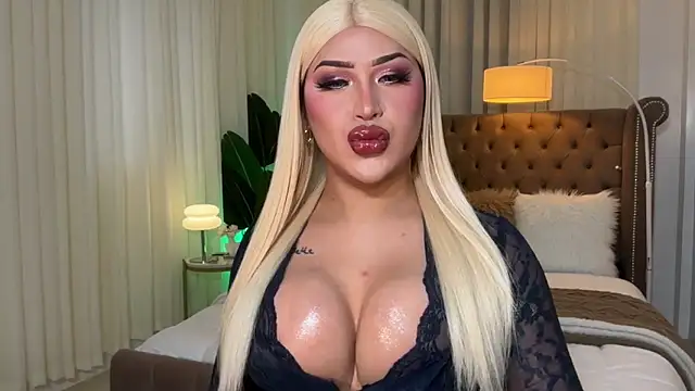 Snapshot of Your_Majesty_Tyra chatting on March 15, 2025, 3:18 am Your Majesty Tyra online show from March 15, 2025, 3:18 am