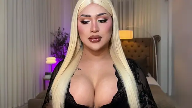 Snapshot of Your_Majesty_Tyra chatting on October 2, 2025, 4:38 am Your Majesty Tyra online show from October 2, 2025, 4:38 am