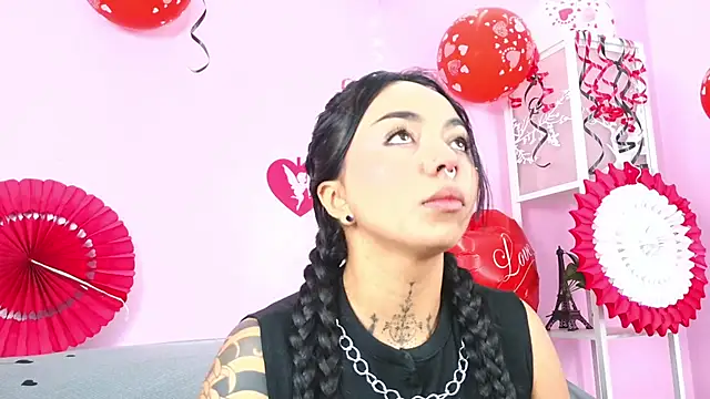 miss soffi  online show from February 19, 2026, 6:27 pm