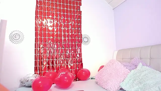 miss soffi  online show from February 13, 2026, 1:33 pm