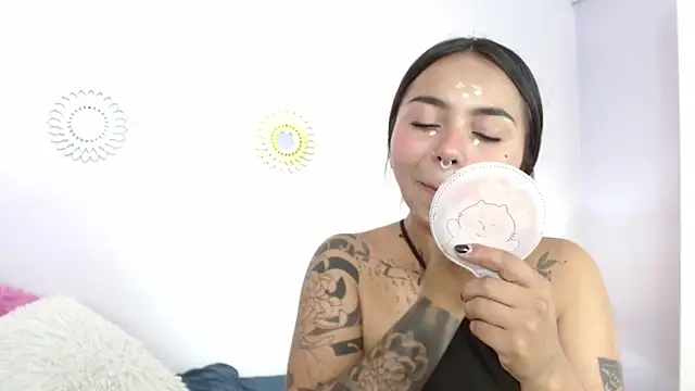 miss soffi  online show from December 3, 2025, 5:34 pm