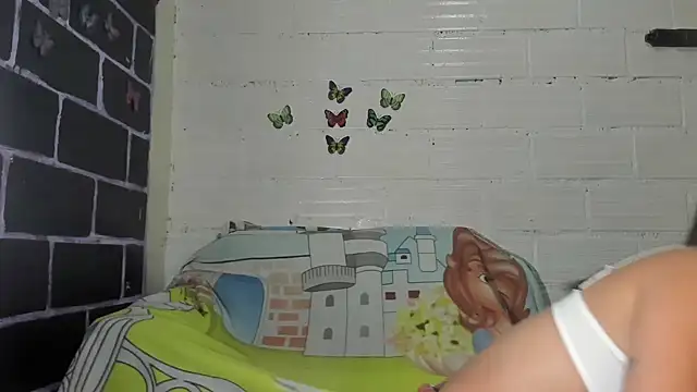 sarasandle online show from December 3, 2025, 2:34 am