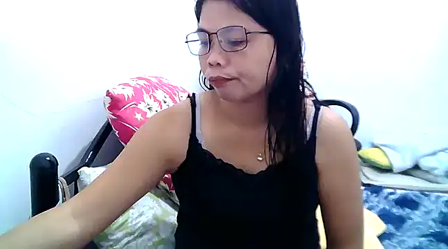 Snapshot of pinay_milfxx chatting on February 13, 2025, 10:54 pm pinay milfxx online show from February 13, 2025, 10:54 pm