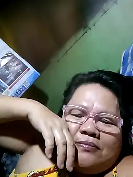 Chubbysweetmom online show from July 4, 2026, 1:15 pm