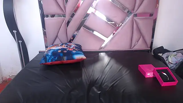 morenahott1 online show from January 15, 2026, 12:52 pm