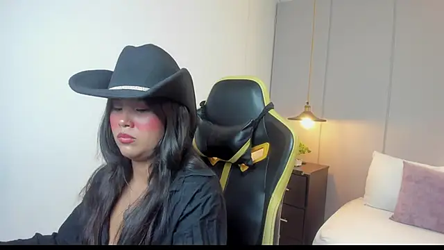 Snapshot of isabella_florez chatting on April 23, 2026, 1:56 am isabella florez online show from April 23, 2026, 1:56 am