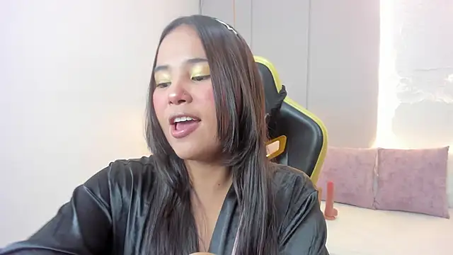 Snapshot of isabella_florez chatting on May 5, 2026, 2:36 am isabella florez online show from May 5, 2026, 2:36 am