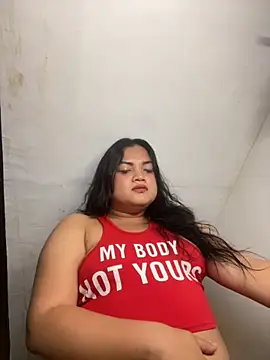 Snapshot of Moxie_Molly chatting on October 5, 2025, 3:14 pm Moxie Molly online show from October 5, 2025, 3:14 pm