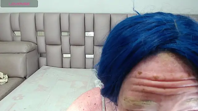 Kittywhiteass online show from October 9, 2025, 4:35 am