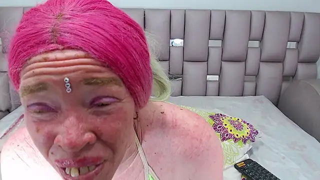 Kittywhiteass online show from October 30, 2025, 10:06 pm