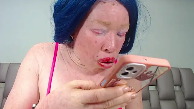 Kittywhiteass online show from September 28, 2025, 10:55 am