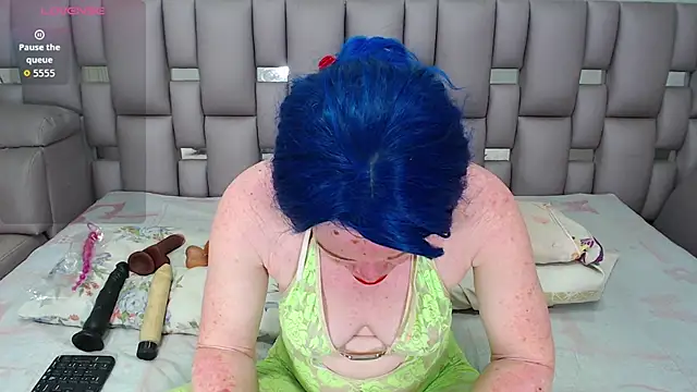 Kittywhiteass online show from October 6, 2025, 10:32 pm