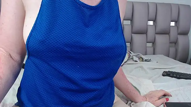 Kittywhiteass online show from September 21, 2025, 8:03 pm