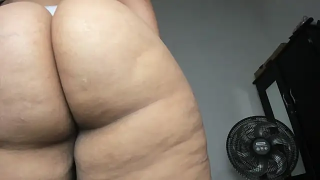 Snapshot of alexandra_mommy chatting on November 29, 2025, 8:58 am alexandra mommy online show from November 29, 2025, 8:58 am