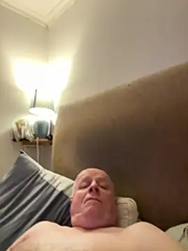 Snapshot of locallad88 chatting on February 7, 2026, 10:18 pm locallad88 online show from February 7, 2026, 10:18 pm