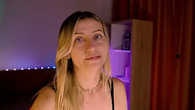 ZoeGrant online show from April 17, 2026, 5:38 pm