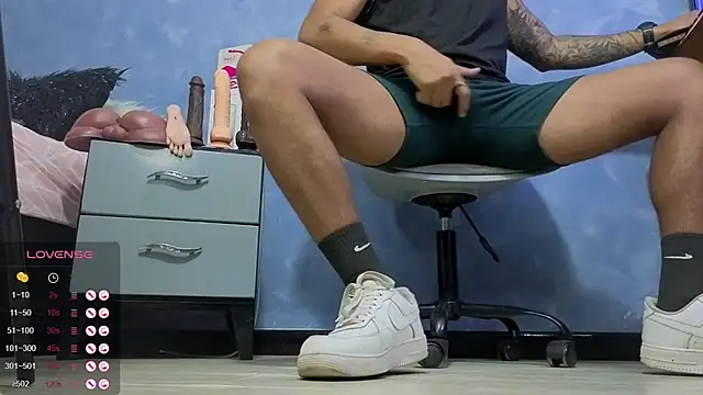 TomLover 12 online show from April 5, 2026, 3:24 am