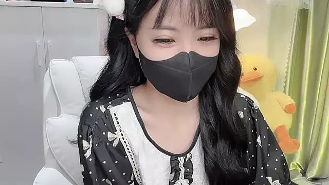 Snapshot of Mya_Lee chatting on February 1, 2025, 5:37 pm Mya Lee online show from February 1, 2025, 5:37 pm