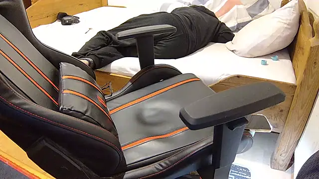 Snapshot of KmlBI26 chatting on October 29, 2025, 7:13 pm KmlBI26 online show from October 29, 2025, 7:13 pm