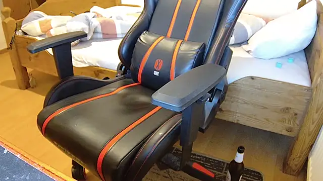 Snapshot of KmlBI26 chatting on October 29, 2025, 7:07 am KmlBI26 online show from October 29, 2025, 7:07 am