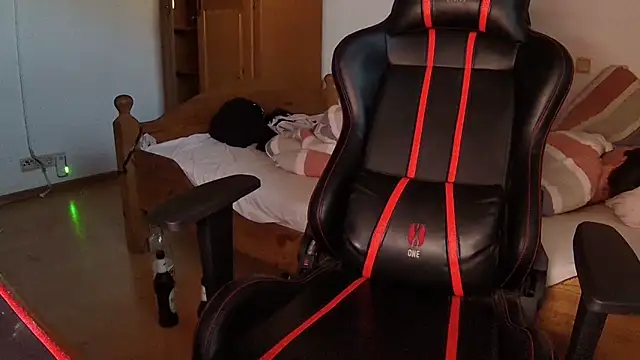 Snapshot of KmlBI26 chatting on October 30, 2025, 7:17 am KmlBI26 online show from October 30, 2025, 7:17 am