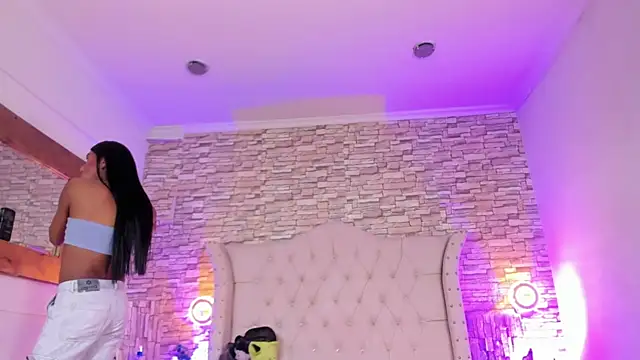 Lucia-sex online show from January 7, 2026, 6:02 pm