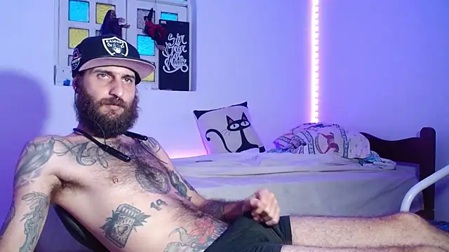 Snapshot of Tatted21xxx chatting on October 17, 2025, 9:38 pm Tatted21xxx online show from October 17, 2025, 9:38 pm
