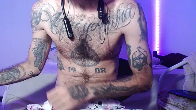 Snapshot of Tatted21xxx chatting on October 20, 2025, 9:15 pm Tatted21xxx online show from October 20, 2025, 9:15 pm